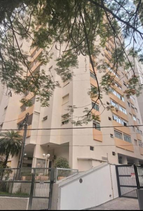Apartamento à 150m na Praia da Pitangueiras em local Nobre